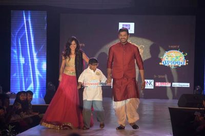 Celebs walk the ramp at Manali Jagtap's Star Walk Fashion Show for NGO UMEED in association with P N Gadgil