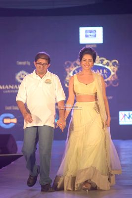 Celebs walk the ramp at Manali Jagtap's Star Walk Fashion Show for NGO UMEED in association with P N Gadgil
