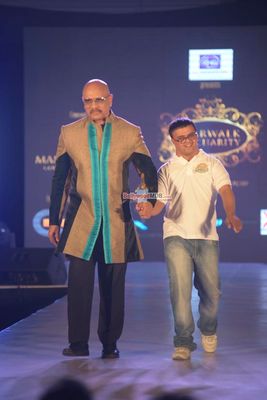 Celebs walk the ramp at Manali Jagtap's Star Walk Fashion Show for NGO UMEED in association with P N Gadgil
