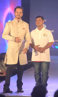 Celebs walk the ramp at Manali Jagtap's Star Walk Fashion Show for NGO UMEED in association with P N Gadgil
