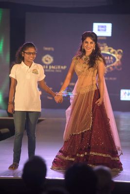 Celebs walk the ramp at Manali Jagtap's Star Walk Fashion Show for NGO UMEED in association with P N Gadgil