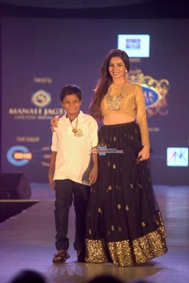 Celebs walk the ramp at Manali Jagtap's Star Walk Fashion Show for NGO UMEED in association with P N Gadgil
