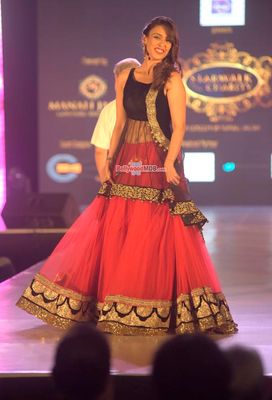 Celebs walk the ramp at Manali Jagtap's Star Walk Fashion Show for NGO UMEED in association with P N Gadgil