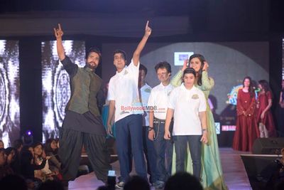 Celebs walk the ramp at Manali Jagtap's Star Walk Fashion Show for NGO UMEED in association with P N Gadgil