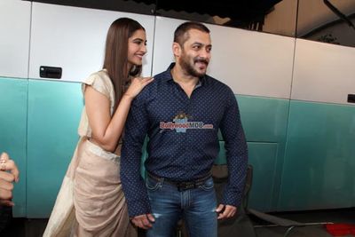 Salman Khan, Sonam Kapoor & Sooraj Barjatya at PRDP Press Conference