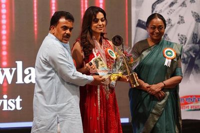 Juhi Chawla and Nawazuddin Siddiqui received the Indira Gandhi Memorial Award