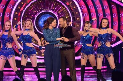 Deepika Padukone with Salman Khan at 'Tamasha' promotions at Bigg Boss 9 house