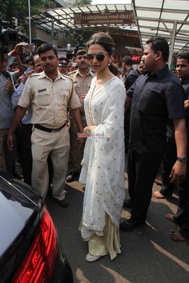 Deepika Padukone visits Siddhivinayak temple to seek blessings for her upcoming film 'Tamasha'