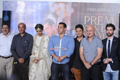 Salman Khan, Sonam Kapoor among other Celebs at film 'Prem Ratan Dhan Payo' trailer launch