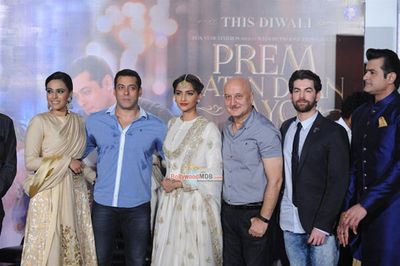 Salman Khan, Sonam Kapoor among other Celebs at film 'Prem Ratan Dhan Payo' trailer launch