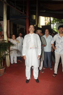 Bollywood Celebs at Legendary Music Director Ravindra Jain's Funeral