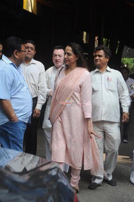 Bollywood Celebs at Legendary Music Director Ravindra Jain's Funeral