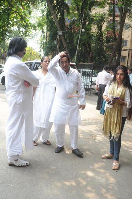 Bollywood Celebs at Legendary Music Director Ravindra Jain's Funeral
