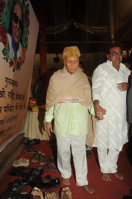 Bollywood Celebs at Legendary Music Director Ravindra Jain's Funeral