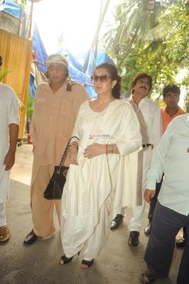Bollywood Celebs at Legendary Music Director Ravindra Jain's Funeral