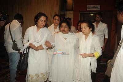 Bollywood Celebs at Legendary Music Director Ravindra Jain's Funeral