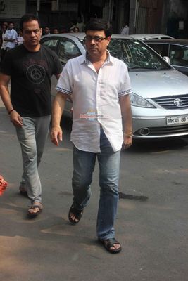 Bollywood Celebs at Legendary Music Director Ravindra Jain's Funeral