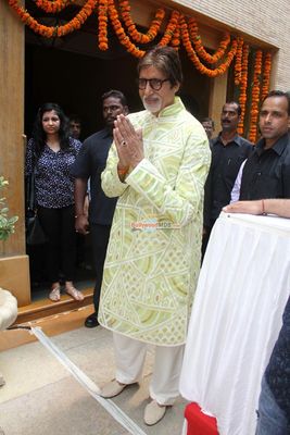 Amitabh Bachchan's Birthday Celebration with Media & Fans