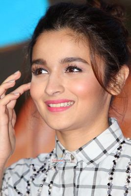 Alia Bhatt, Shahid Kapoor at 'Shaandaar' song launch 'Raita phail gaya'