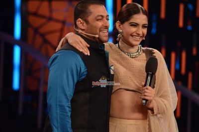 Salman Khan and Sonam Kapoor promote film 'Prem Ratan Dhan Payo' on Day 7 of Bigg Boss 9 house
