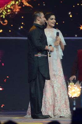 Salman Khan and Sonam Kapoor at Life OK Channel Diwali special shoot