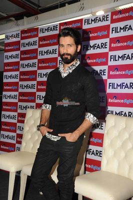 Alia Bhatt and Shahid Kapoor at latest FILMFARE Magazine cover launch