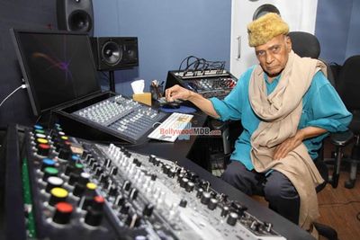 Sonu Nigam and Music Director Khayyam at film 'Gulam Bandhu' Song Recording