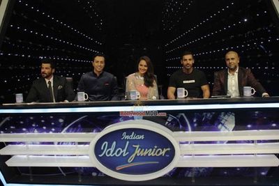 Anil Kapoor, John Abraham, Shruti Haasan, Sonakshi Sinha at 'Welcome Back' Promotions on the sets of Indian Idol Juniors