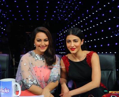 Anil Kapoor, John Abraham, Shruti Haasan, Sonakshi Sinha at 'Welcome Back' Promotions on the sets of Indian Idol Juniors