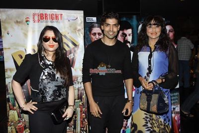 Vije Bhatia, Kritika Gaikwad along with Bollywood Celebs at film 'Lakhon Hain Yahan Dilwale' Premiere