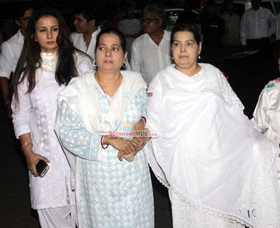 Amitabh Bachchan, Aishwarya Rai, Madhuri Dixit among other Celebs at Late Music Director Aadesh Shrivastava Fourth Day Prayer