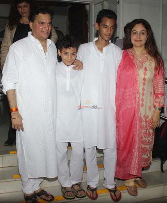 Amitabh Bachchan, Aishwarya Rai, Madhuri Dixit among other Celebs at Late Music Director Aadesh Shrivastava Fourth Day Prayer