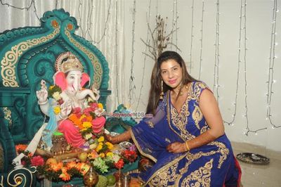 Raveena Tandon and Sambhavana Seth celebrate Ganesh Festival 2015