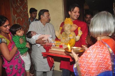 Vivek Oberoi celebrates Ganesh Festival 2015 with his family