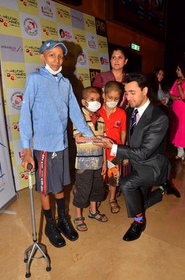 Imran Khan with his family at special screening of 'Katti Batti' for kids from Helping Hands Foundation