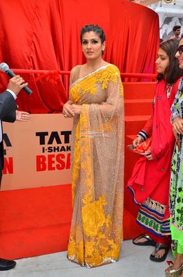 Raveena Tandon unveils World's Biggest Besan Ladoo at Andhericha Raja Ganpati Pandal