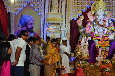 Raveena Tandon unveils World's Biggest Besan Ladoo at Andhericha Raja Ganpati Pandal