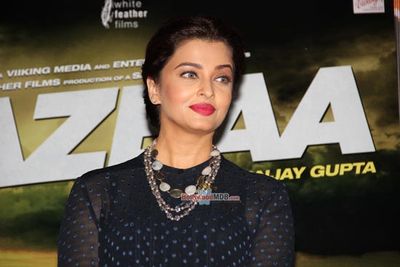 Aishwarya Rai Bachchan at Mithibai College for the Promotion of 'Jazbaa'