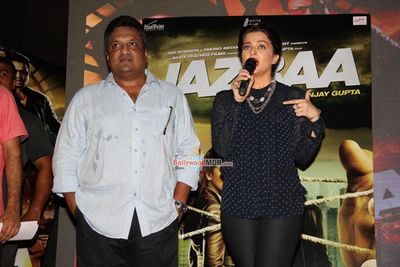 Aishwarya Rai Bachchan at Mithibai College for the Promotion of 'Jazbaa'