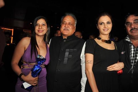 Monica Bedi, Kashmira Shah, Ravi Kishen at Sambhavana Seth's birthday party