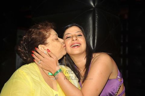Monica Bedi, Kashmira Shah, Ravi Kishen at Sambhavana Seth's birthday party