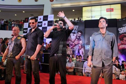 John Abraham, Anil Kapoor, Tusshar Kapoor at film SHOOTOUT AT WADALA Fight Club event at Infiniti Mall in Malad