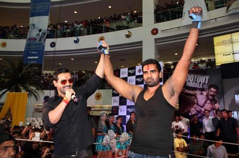 John Abraham, Anil Kapoor, Tusshar Kapoor at film SHOOTOUT AT WADALA Fight Club event at Infiniti Mall in Malad