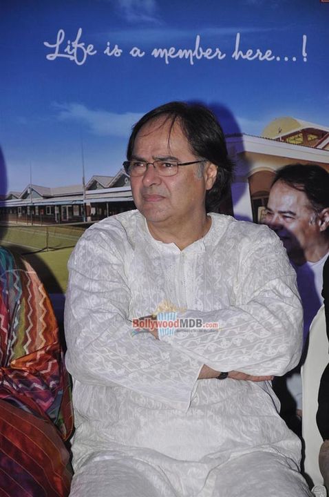 Sarika, Farooq Sheikh, Raghubir Yadav, director Sanjay Tripathy at film 'Club 60' press meet