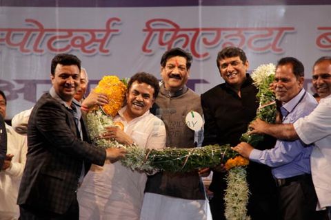 Chief minister Prithviraj Chauhan, Sunil Shetty, Irrfan Khan, Sajid Wajid, Tinu Anand with MLA Aslam Shaikh at prize distribution ceremony of Malad Sports festival