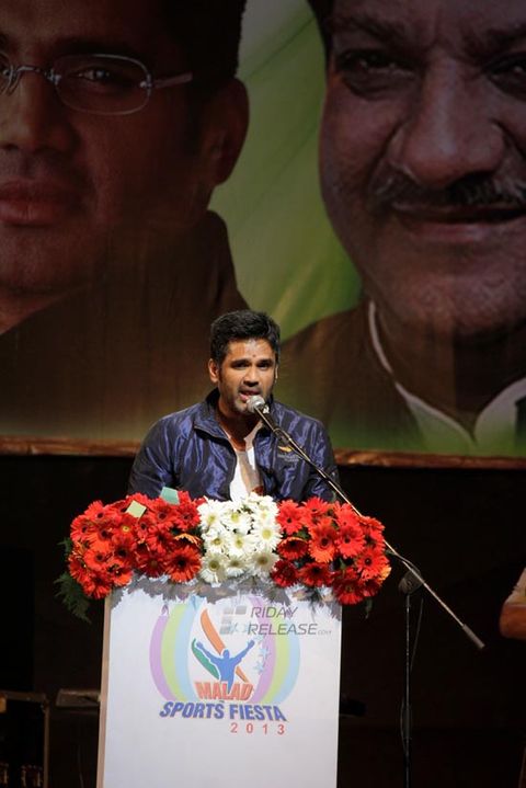 Chief minister Prithviraj Chauhan, Sunil Shetty, Irrfan Khan, Sajid Wajid, Tinu Anand with MLA Aslam Shaikh at prize distribution ceremony of Malad Sports festival