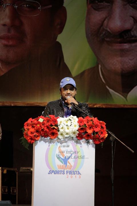 Chief minister Prithviraj Chauhan, Sunil Shetty, Irrfan Khan, Sajid Wajid, Tinu Anand with MLA Aslam Shaikh at prize distribution ceremony of Malad Sports festival