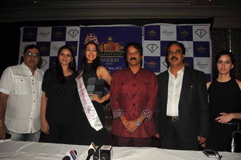 Evelyn Sharma and Miss India Navneet Kaur Dhillon walk the ramp at Rajasthan Fashion Week 2013 in Jaipur