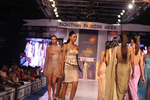 Evelyn Sharma and Miss India Navneet Kaur Dhillon walk the ramp at Rajasthan Fashion Week 2013 in Jaipur