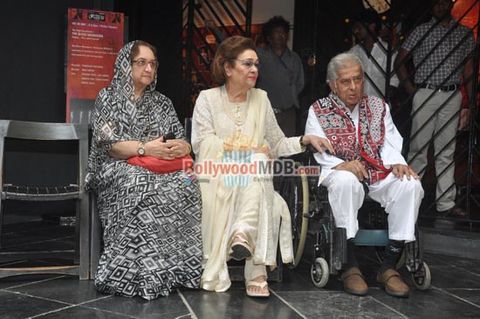 Kunal Kapoor unveils Shashi Kapoor's hand imprint tile for UTV Stars Walk of the Stars